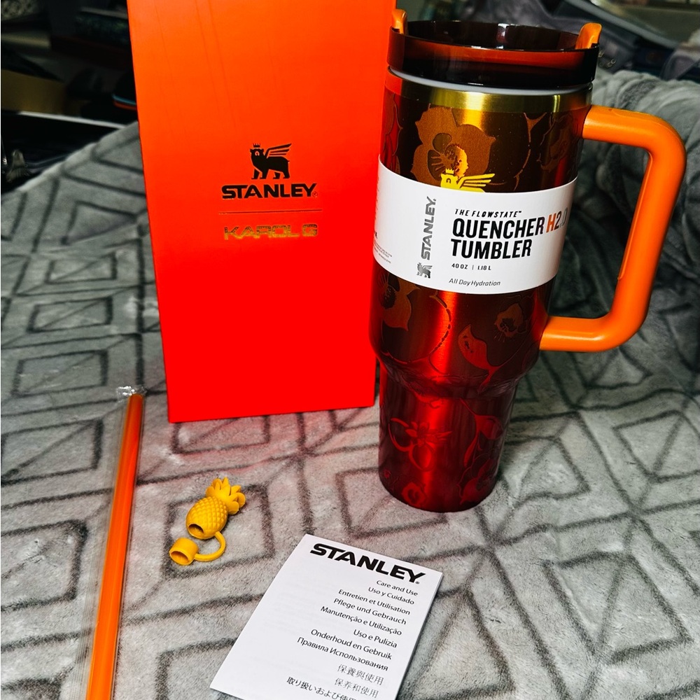Stanley Quencher H2.0 Tumbler - Karol G Engraved Metallic Orange Floral